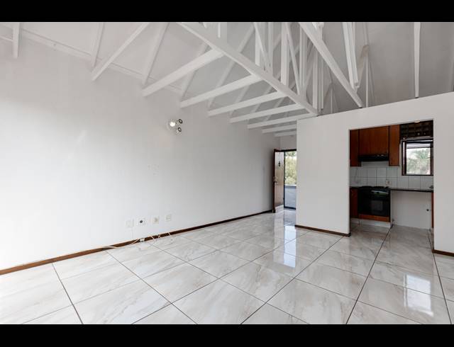 2 BEDROOM APARTMENT FOR SALE IN SUNNINGHILL